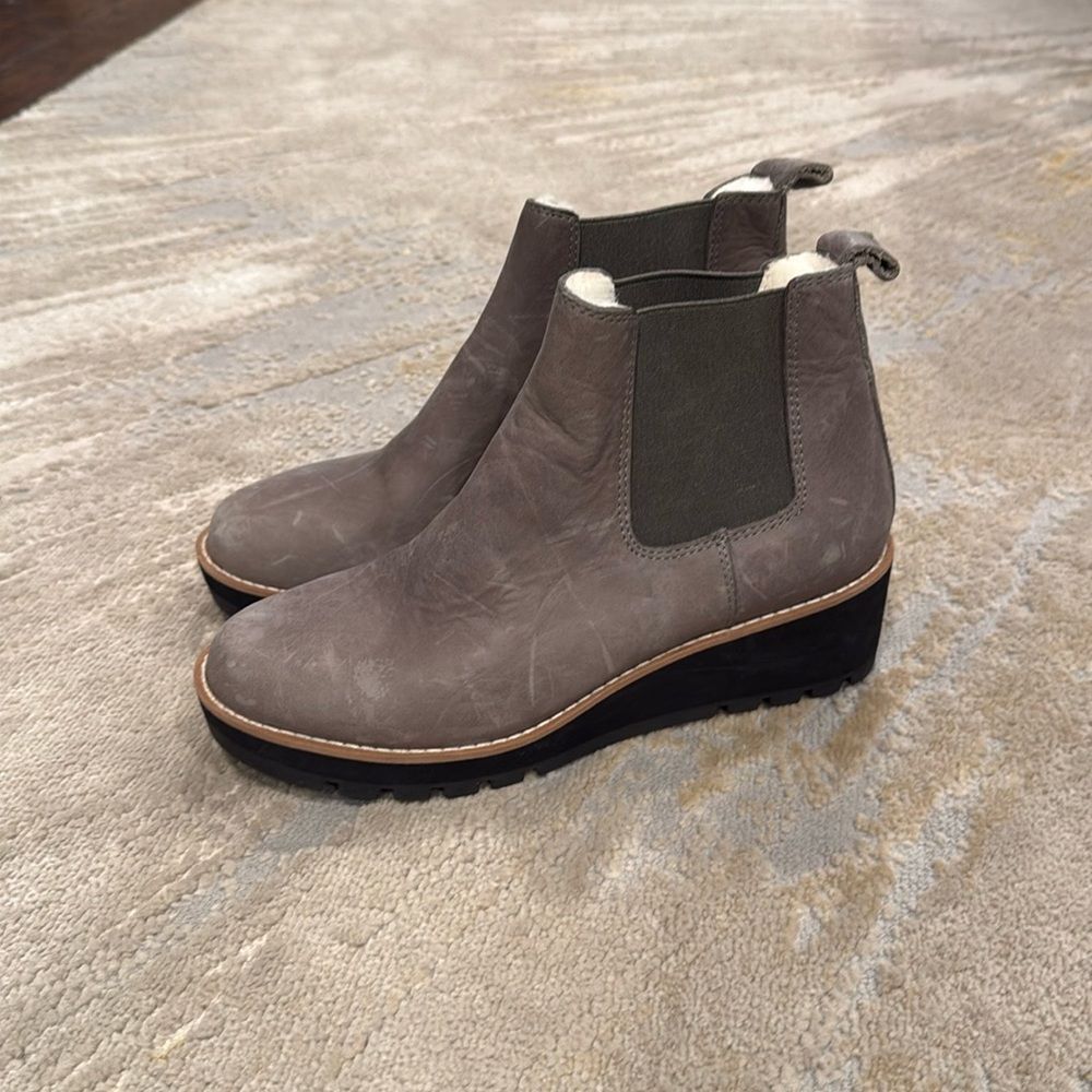 Eileen Fisher Womens Gray Fur Lining Pull On Wedge Chelsea Booties Size 7 new